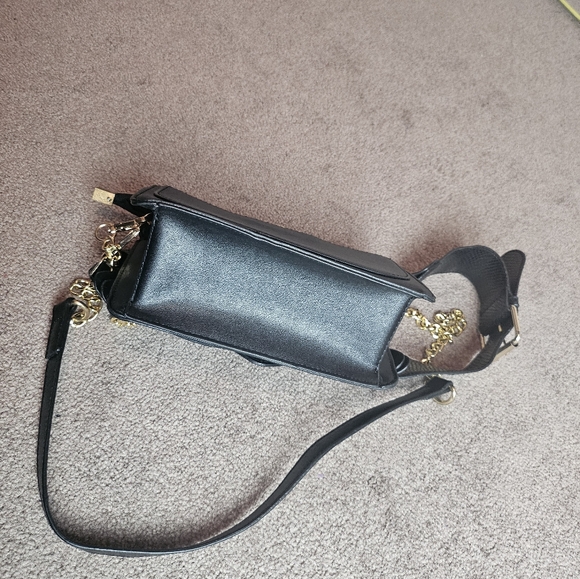 Chain Strap Faux Leather Bag - Picture 4 of 14